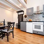 아파트 Carera 42 로비니